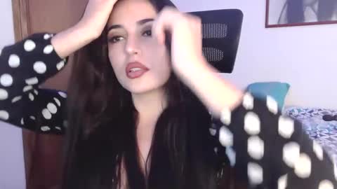 Honey Aynu online show from 10.14.25