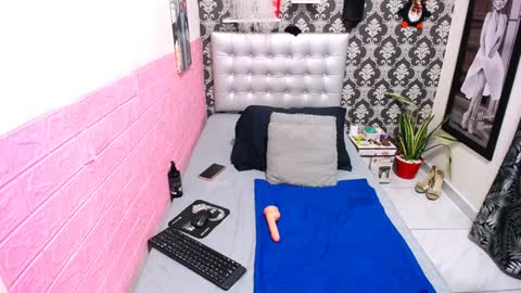 Snapshot of honey_channe chatting on 12.19.24 honey_channe online show from 12.19.24