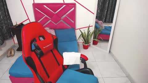 Snapshot of honey_channe chatting on 09.17.25 honey_channe online show from 09.17.25