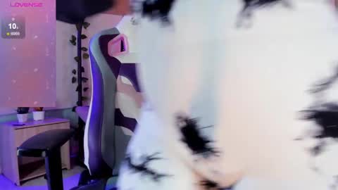 Snapshot of honey_fox01 chatting on 03.10.25 HONEY online show from 03.10.25