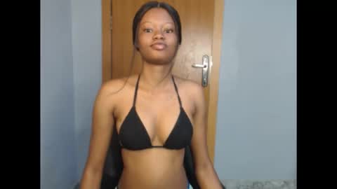 Snapshot of honey_juicydoll chatting on 10.06.25 Sonia online show from 10.06.25