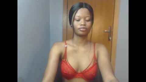 Snapshot of honey_juicydoll chatting on 10.12.25 Sonia online show from 10.12.25