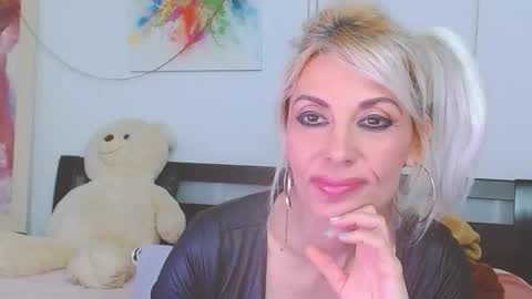 honey_lara online show from 04.18.26