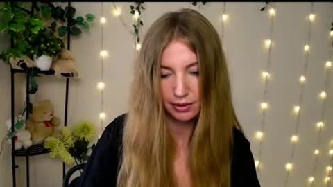 Snapshot of honey_lilly_ chatting on 07.14.26 Lily online show from 07.14.26