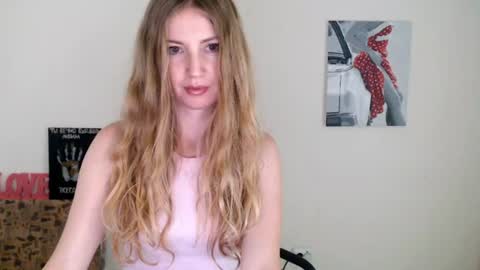Snapshot of honey_lilly_ chatting on 07.17.26 Lily online show from 07.17.26