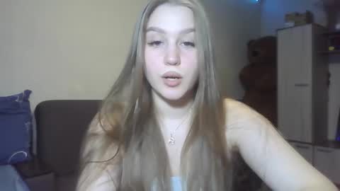 honey_lolaaa online show from 10.20.25