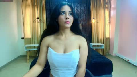 Honey Love online show from 09.17.25