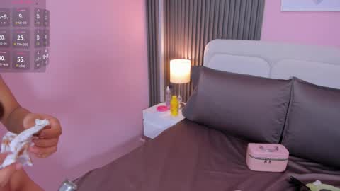 honey_sofii_ online show from 10.19.25