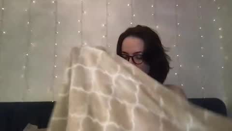 Snapshot of honeybeexx69 chatting on 02.22.25 HoneyBeeXx69 online show from 02.22.25