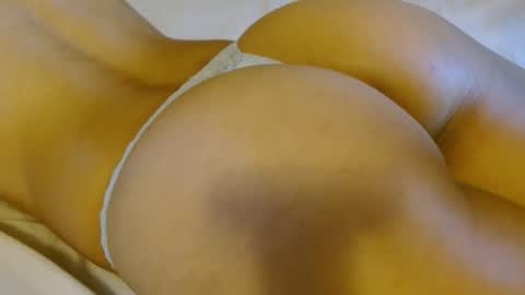 Snapshot of honeygoldenbaddie24 chatting on 11.26.25 honeygoldenbaddie24 online show from 11.26.25