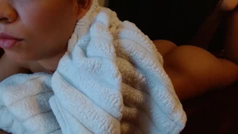 Snapshot of honeygoldenbaddie24 chatting on 11.30.25 honeygoldenbaddie24 online show from 11.30.25