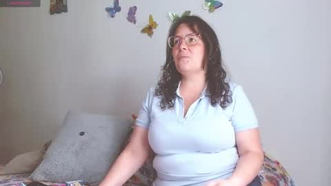 Snapshot of honeyhotpaty chatting on 01.05.25 sofia online show from 01.05.25