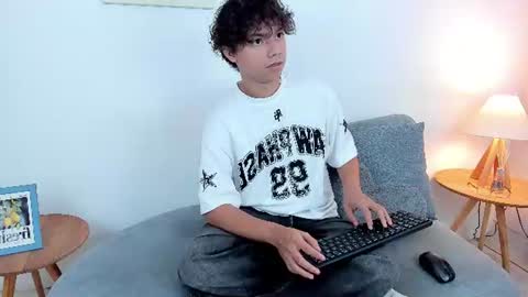 Snapshot of honeymoon_sariel chatting on 06.18.26 honeymoon_sariel online show from 06.18.26