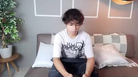 Snapshot of honeymoon_sariel chatting on 06.27.26 honeymoon_sariel online show from 06.27.26