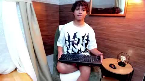 Snapshot of honeymoon_sariel chatting on 07.15.26 honeymoon_sariel online show from 07.15.26