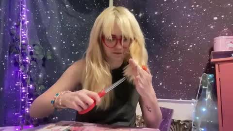 Snapshot of honeyxlimbed chatting on 01.08.25 Emi Rose online show from 01.08.25