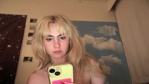 Snapshot of honeyxlimbed chatting on 02.13.25 Emi Rose online show from 02.13.25