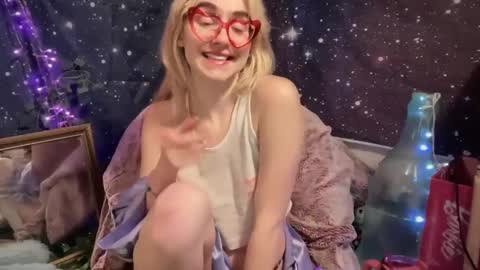 Snapshot of honeyxlimbed chatting on 02.22.25 Emi Rose online show from 02.22.25