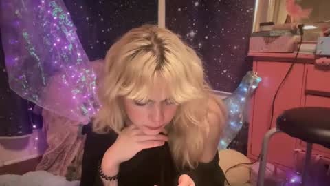 Snapshot of honeyxlimbed chatting on 03.11.25 Emi Rose online show from 03.11.25