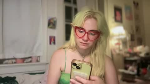 Snapshot of honeyxlimbed chatting on 09.26.25 Emi Rose online show from 09.26.25