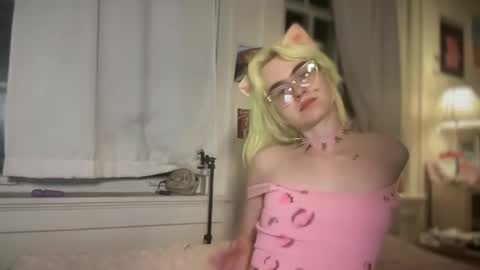 Snapshot of honeyxlimbed chatting on 10.27.25 Emi Rose online show from 10.27.25