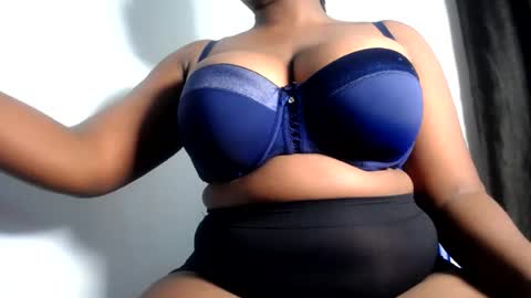 Snapshot of honeyy_sophia chatting on 07.14.26 sophia online show from 07.14.26