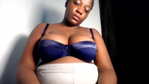 Snapshot of honeyy_sophia chatting on 07.16.26 sophia online show from 07.16.26