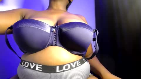 Snapshot of honeyy_sophia chatting on 07.19.26 sophia online show from 07.19.26