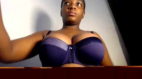 Snapshot of honeyy_sophia chatting on 07.20.26 sophia online show from 07.20.26
