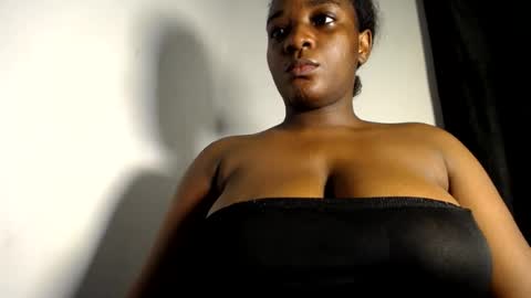 Snapshot of honeyy_sophia chatting on 07.28.26 sophia online show from 07.28.26
