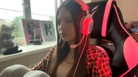 Snapshot of hopegregoria chatting on 07.27.26 Evet online show from 07.27.26