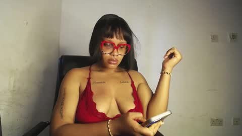 horny_ebonygirl_ online show from 04.28.26