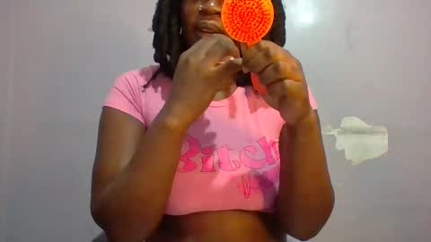 Snapshot of horny_hearts chatting on 05.16.26 phanice online show from 05.16.26
