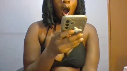 Snapshot of horny_hearts chatting on 05.18.26 phanice online show from 05.18.26