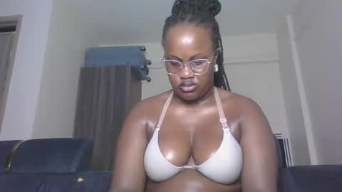 Snapshot of horny_sexxy_babe chatting on 07.02.26 Lucy online show from 07.02.26