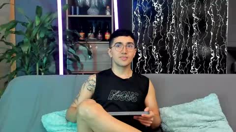 Snapshot of horny_twinks_guys chatting on 05.31.26 Alex and Camilo online show from 05.31.26