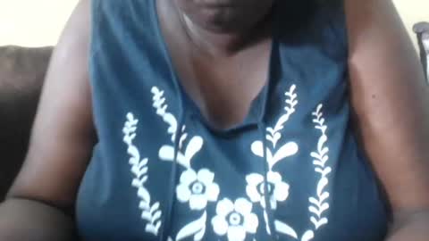 Snapshot of hornybigtitts chatting on 01.23.25 monica zain online show from 01.23.25