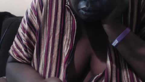 Snapshot of hornybigtitts chatting on 01.28.25 monica zain online show from 01.28.25
