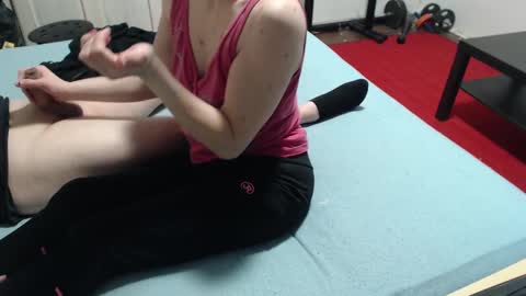 Snapshot of hornycouple21x chatting on 01.24.25 HornyCouple89 online show from 01.24.25