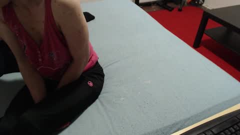 Snapshot of hornycouple21x chatting on 01.25.25 HornyCouple89 online show from 01.25.25