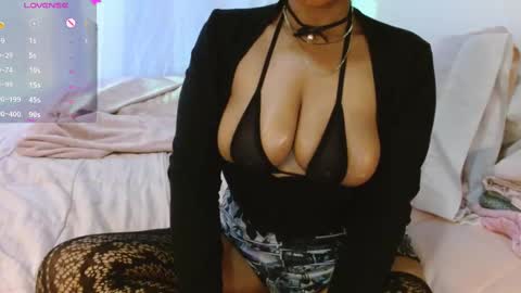 Horny Little Honey online show from 03.04.25