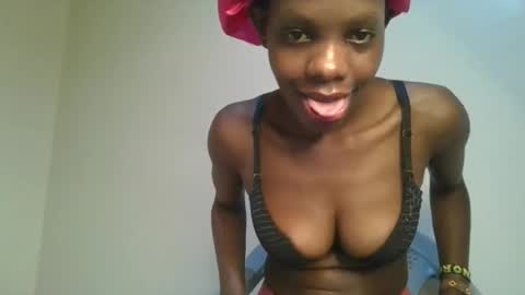 Snapshot of hornylittleprinces chatting on 10.11.25 Princes online show from 10.11.25