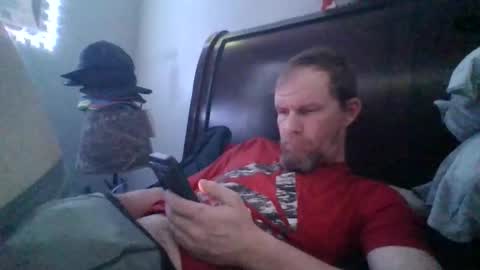 Snapshot of hornypierceddad chatting on 03.25.26 hornypierceddad online show from 03.25.26