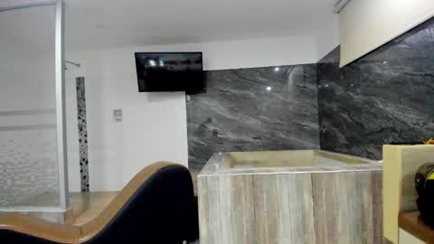 Snapshot of horrny_18_victoria chatting on 01.18.26 ronald and victoria online show from 01.18.26