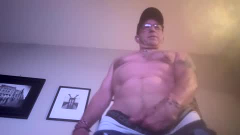 Snapshot of hoss43040 chatting on 09.25.25 hoss43040 online show from 09.25.25