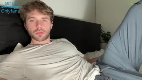 Snapshot of hot8pack01 chatting on 01.09.25 Edward aka Wolf online show from 01.09.25