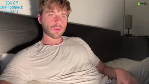 Snapshot of hot8pack01 chatting on 10.03.25 Edward aka Wolf online show from 10.03.25