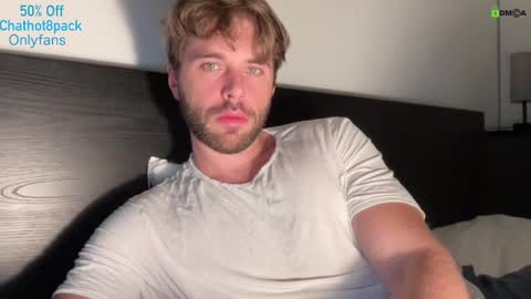 Snapshot of hot8pack01 chatting on 10.17.25 Edward aka Wolf online show from 10.17.25