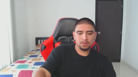 Snapshot of hot__husbands chatting on 02.21.25 hot__husbands online show from 02.21.25