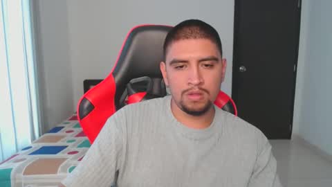 Snapshot of hot__husbands chatting on 02.25.25 hot__husbands online show from 02.25.25